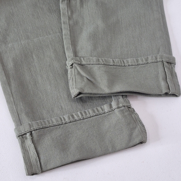 NYDJ Dayla Wide Cuff Capri in Topiary w/ Lift Tuck Technology - NWT - Size 6 - Picture 9 of 14